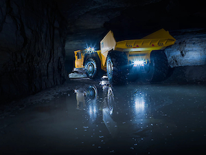 Yükleyiciler ve kamyonlar