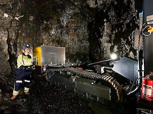 Baş Yukarı Delme Makineleri